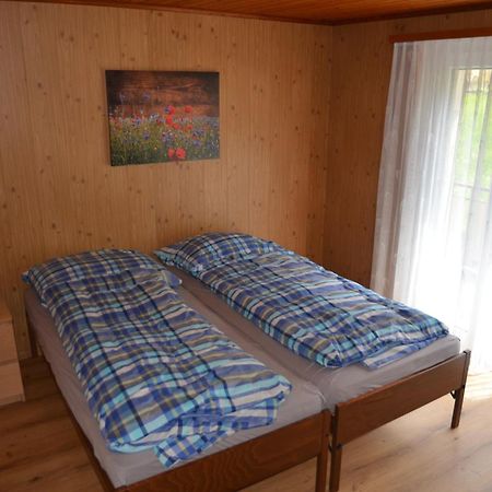 Grosse, Schoene Wohnung Im Gruenen บริก ภายนอก รูปภาพ