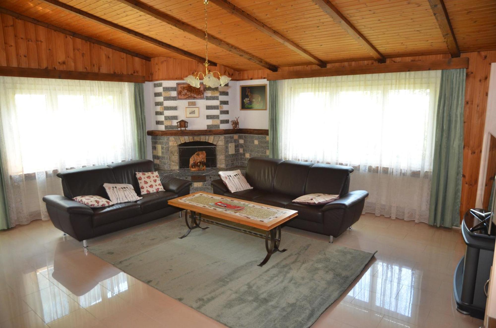 Grosse, Schoene Wohnung Im Gruenen บริก ภายนอก รูปภาพ