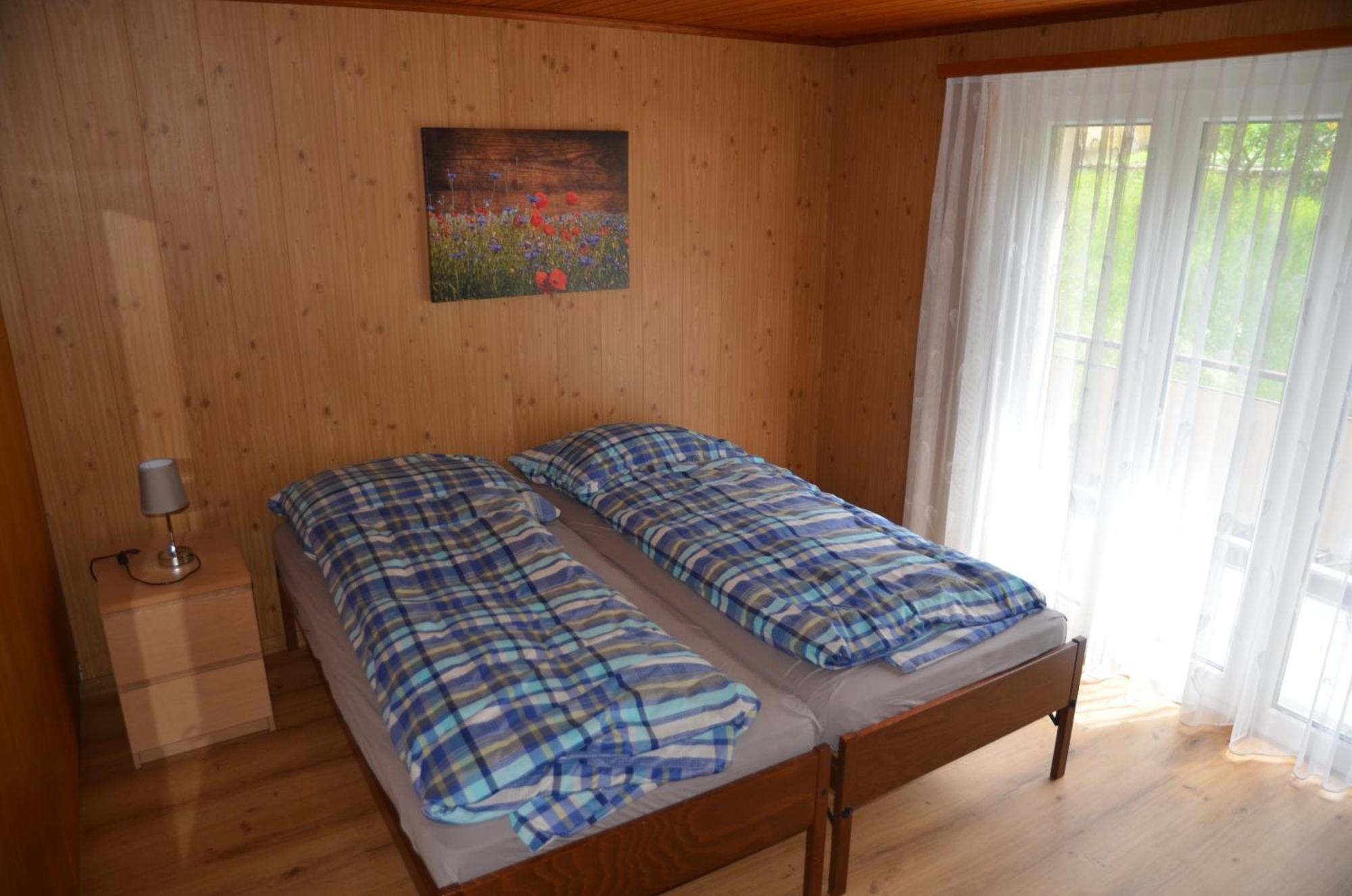 Grosse, Schoene Wohnung Im Gruenen บริก ภายนอก รูปภาพ
