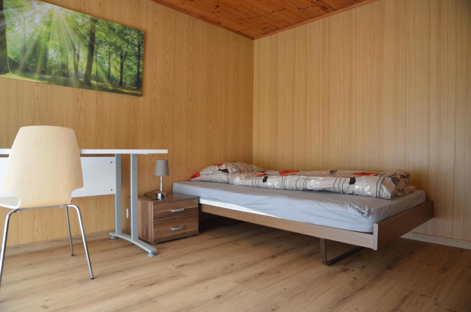 Grosse, Schoene Wohnung Im Gruenen บริก ภายนอก รูปภาพ