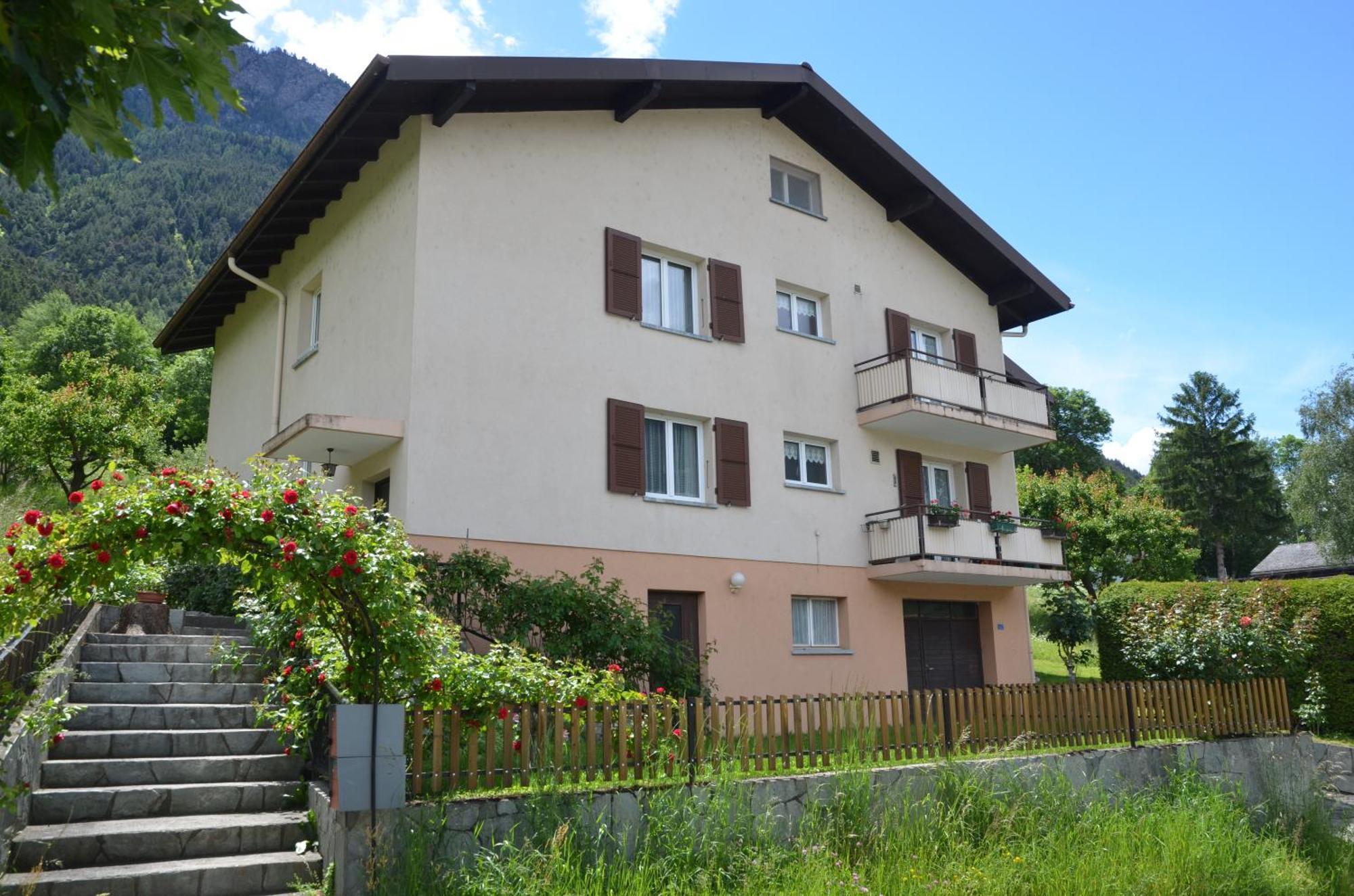 Grosse, Schoene Wohnung Im Gruenen บริก ภายนอก รูปภาพ
